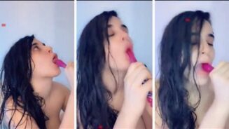 Sarah Love desnuda masturbándose en una bañera Snapchat video leaked!