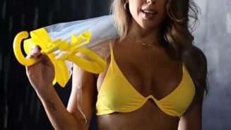 Britney Palmer desnuda bikini lluvia sesión de fotos vídeo Leaked