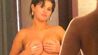 Selena Gomez: Vestidor en topless