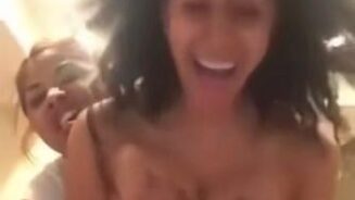 Cardi B, Tetas Lesbianas, Grab Dance Video Leaked