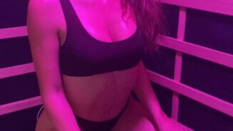 Amanda Cerny Bikini Sauna estiramiento Onlyfans vídeo Leaked