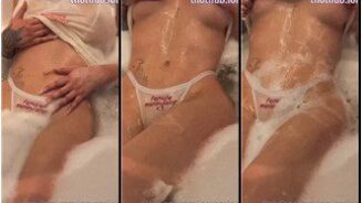 El baño de Iggy AzaleaRoom cierra las tetas OnlyFans Video Leaked