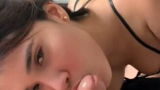 Video filtrado de Michelle Rabbit en lencería haciendo una mamada en OnlyFans