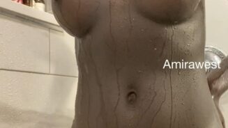 Amira West desnuda ducha húmeda video Onlyfans leaked