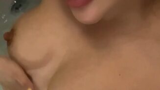 Ayumi Anime Desnudo Bañera Selfies Tease Onlyfans