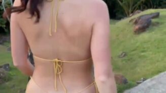 KittyPlays pequeño bikini culo burlas fans; Video Leaked