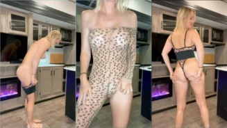 Vicky Stark muestra en su video filtrado el bikini de leopardo en tonos neutros en un video exclusivo número {0}