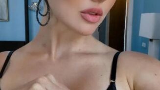 Amanda Cerny desnuda pezón ver a través de Onlyfans Set Unveil