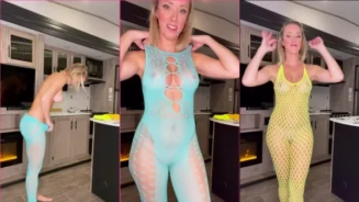 Vicky Stark muestra su cuerpo sin ropa mientras usa medias Mira el vídeo filtrado nº{0}