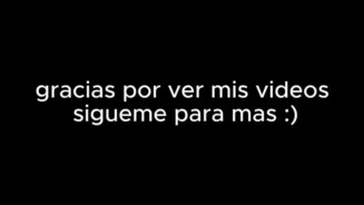 Chica en pijama masturbándose antes de dormir