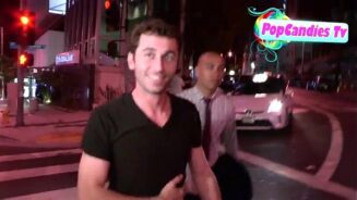 James Deen se siente cómodo sin pantalones pero sigue siendo madre en Lindsay Lohan Story en Los Ángeles - YouTube