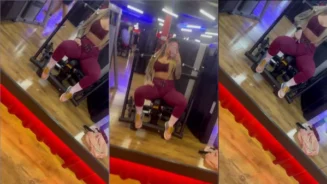 Deborah grabando su vídeo en el gimnasio con pantalones ajustados