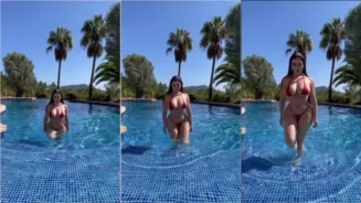 Diosa Demi Rose disfrutando de un baño en la piscina luciendo un diminuto bikini