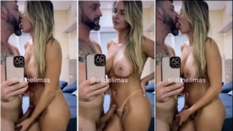 Aline Limas tocando la polla de su chico completamente desnuda