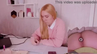 Estudiante rubia follando anal caliente con su novio