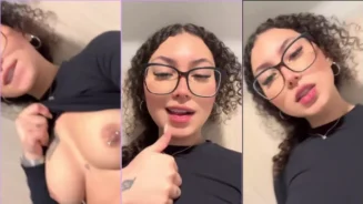 Joven BBsants de TikTok mostrando sus pechos naturales con un piercing en el pezón