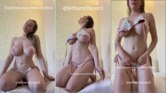 La rubia Bethanylilyapril muestra sus hermosos pezones mientras se quita el sostén y sacude las tetas