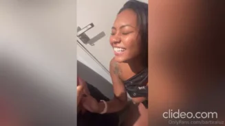 Bartira Luz cogiendo caliente sin condón con un camarero en el baño del bar