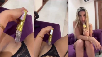 Karlyane Menezes luciendo al usar un vibrador giratorio