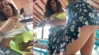 Lana Borges preparando comida para su pareja sin usar bragas