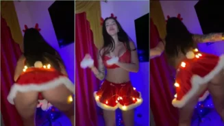 Mc Pipokinha haciendo un espectáculo especial navideño bailando disfrazado de Papá Noel