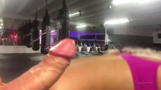 Vídeo casero de Abella Danger haciendo ejercicio en el gimnasio