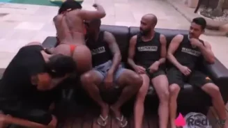 Cavala Ana Julia disfrutando de un gangbang con varios hombres de rolls Grandonas