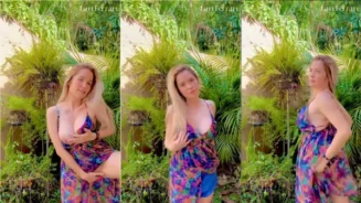 Larissa Ferrari aparece con un vestido de flores mostrando sus pechos y su coño para que todos lo vean al aire libre